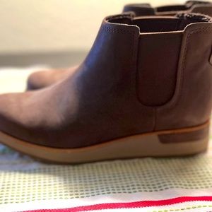 Merrell boots, size 6. Excellent condition, super cute